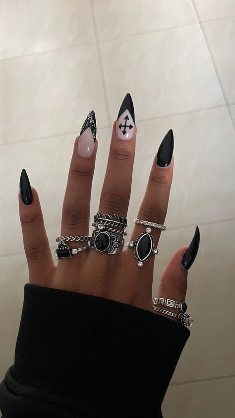 Nails July, Stiletto Nails Short, Black Stiletto Nails, Black Coffin Nails, Stiletto Nails Designs, Black Nail Designs, Short Nail Designs, Pretty Jewelry, Bridal Nails