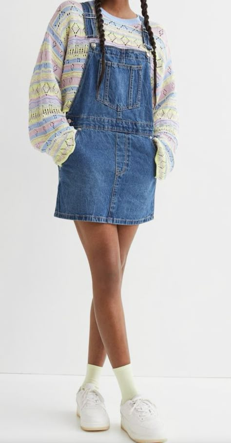 Overall Dress Outfit Spring, Denim Overall Dress Outfit Winter, Jean Skirt Overalls Outfit, Denim Overall Skirt Outfit, Overall Dress Aesthetic, Dress Overalls Outfits, Cute Outfits With Overalls, Overall Dress Outfit Winter, Denim Pinafore Dress Outfit