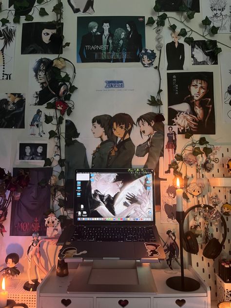 Anime Desk Accessories, Lain Room Aesthetic, Lain Room, Genshin Room Decor, Evangelion Room, Grunge Desk, Genshin Room, Anime Room Aesthetic, Genshin Anime