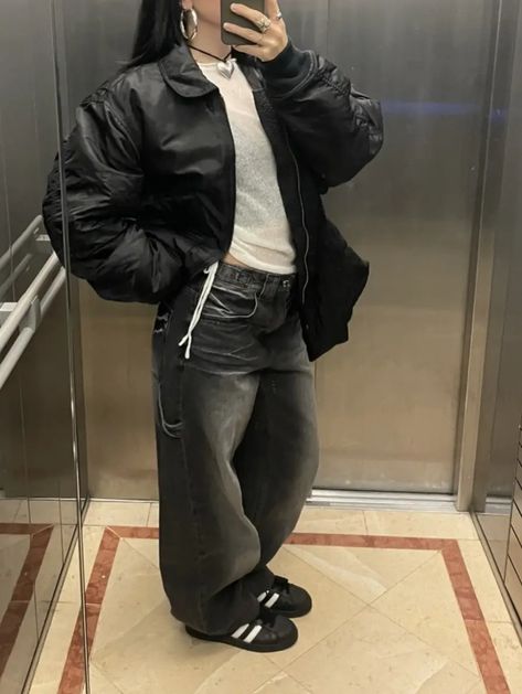 Adidas Superstar Outfit, Superstar Outfit, Peony Aesthetic, Pakaian Hipster, Oversized Clothes, Street Outfits, Aesthetic Streetwear, Baggy Clothes, Toenail Fungus