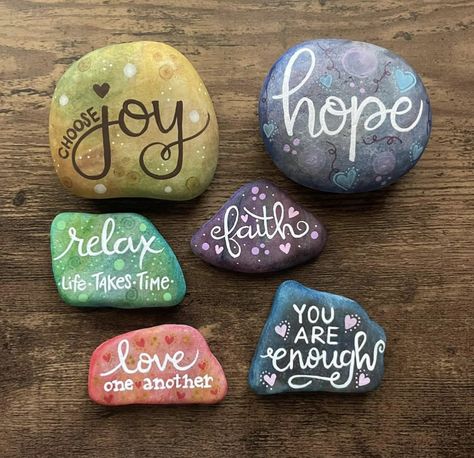 Hope Painted Rocks, Service Projects For Kids, Painting Birds, Diy Rock Art, Paint Rocks, Happy Stones, Doodle Ideas, Service Projects, Painting Rocks