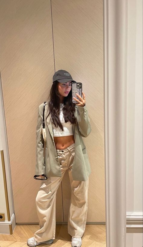 Vanessa Mazur, Ashton Wood, Sweet Snacks Recipes, Girly Outfits, The Struts, Duster Coat, Two Piece Pant Set, Ootd, Mirror Selfie