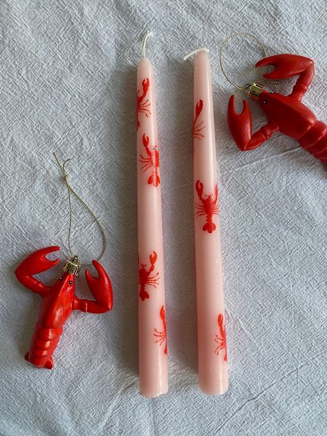 Hand painted Taper candles made to order. Each candle is lovingly hand painted and unique. Paint strokes might be visible and products could vary slightly from the picture.  The perfect addition to any table scape and would make a lovely present. Message me if you are after any personalisation for any additional fee. Candle approx dimensions: Length 25cm x Diameter 2.2cm These Candles are Unscented made from Paraffin Wax/Stearin Wax Burn Time Approx: 7+ Hours Handpainted Candle Sticks, Hand Painted Taper Candles, Diy Candle Painting, Painted Candlesticks Diy, Christmas Painted Candles, Candlestick Painting, Paint Candlesticks, Candle Painting Ideas, Painted Lobster