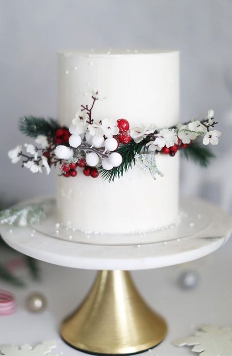 Minimalist Christmas Cake, Elegant Christmas Cake, Winter Cake Ideas, Christmas Wedding Cake, Xmas Cakes, Winter Cakes, Christmas Wedding Cakes, Christmas Themed Cake, Cafe Window