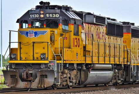 Railroad Wife, Model Trains Ho Scale, Union Pacific Train, Starlight Express, Go Transit, Car Reference, Union Pacific Railroad, Railroad Pictures, Railroad Photography