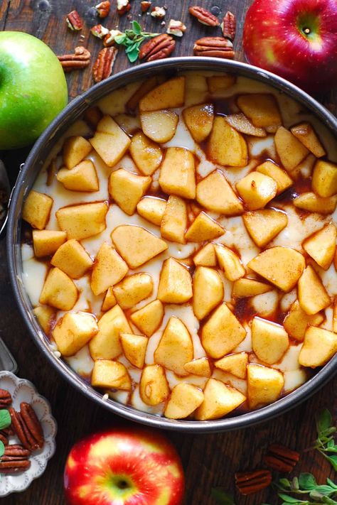 Apple chunks on top of the cake batter in springform baking pan. Yoghurt Apple Cake, Greek Yogurt With Apples, Apple Yoghurt Cake, Greek Apple Dessert, Apple Yogurt Cake Recipe, Greek Yogurt Apple Cake, Summer Apple Recipes, Apple Greek Yogurt, Apple Yogurt Cake