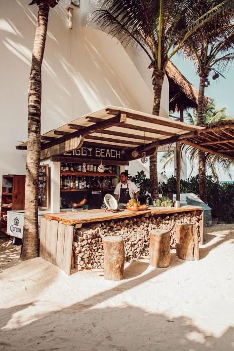 Cocktails Bar Design, Home Beach Bar, Beach Bar Decoration, Beach Bar Design Ideas, Tulum Beach Club, Beach Club Aesthetic, Beach Club Design, Outdoor Restaurant Design, Beach Clubs