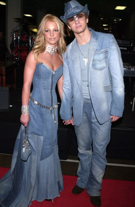 Britney Spears Justin Timberlake, Fashion Guys, 2000s Party, Best Photo Poses For Couples, Jeans Trend, Geri Halliwell, Fest Temaer, 2000s Fashion Trends, Long Hair Ideas