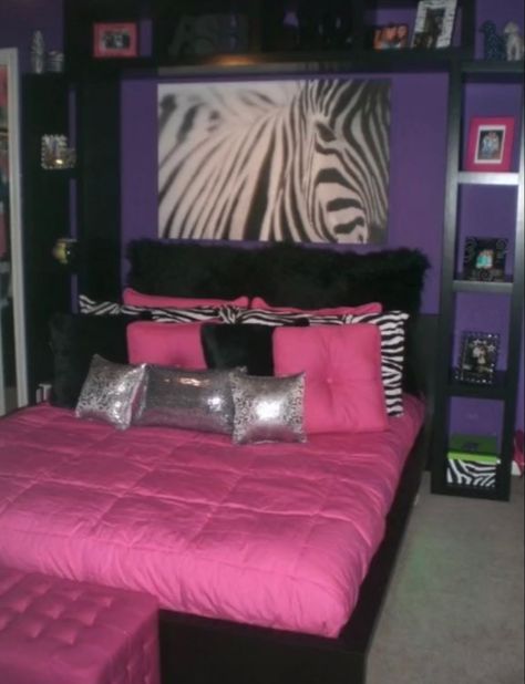 Zebra Print Rooms, 2000s Bedroom, Bedroom Designs Ideas, 2000s Room, Zebra Bedroom, Zebra Room, Girl Bedroom Ideas, Beautiful Bedroom Designs, Pink Room Decor