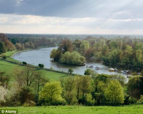 View of the Thames from Richmond Hill, Richmond upon Thames - I used to take walks and pictures here when I lived around the corner. Dancing On Ice, Richmond Upon Thames, London Vibes, Richmond Park, London History, Richmond Hill, London Places, He Lives, Photographs Of People