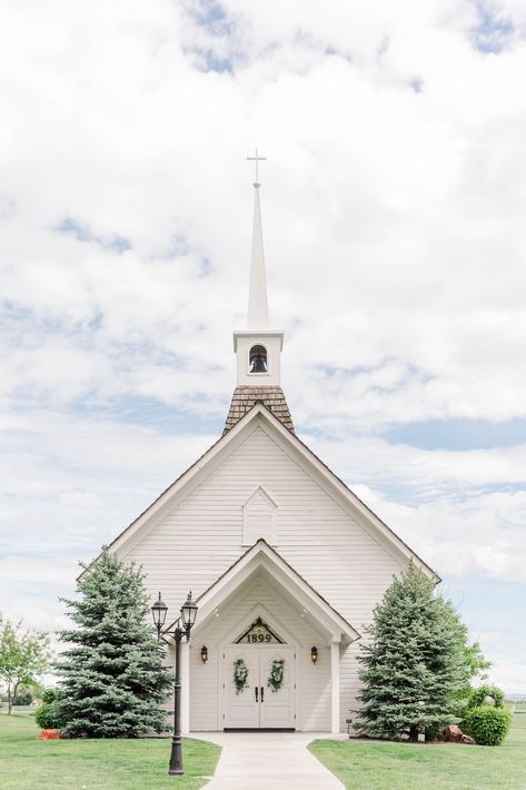 Wedding Venues Boise Idaho, Still Water Hollow Idaho, Idaho Wedding Venues, Boise Wedding, Eagle Idaho, Scenic Wedding, Indoor Wedding Receptions, Cabin Wedding, Idaho Wedding