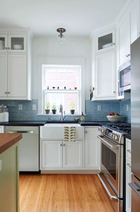 39 Blue Backsplash Ideas for Timeless Appeal Dark Gray Countertops White Cabinets, Blue Tile Kitchen Backsplash, Kitchen Blue Backsplash Ideas, Navy Backsplash Kitchen, Gray Countertops White Cabinets, Blue Backsplash With White Cabinets, White Kitchen Blue Backsplash, Blue Subway Tile Kitchen, Dark Gray Countertops