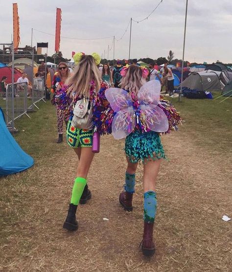 Festival fairy                                                                                                                                                                                 More Fairy Rave Outfit, Fairy Rave, Rave Looks, Rave Festival Outfits, Raver Girl, Fairy Outfit, Festival Inspo, Fairy Festival, Look Festival