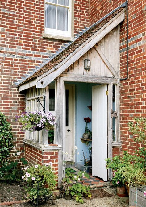 LIFE -World- Creativity Side Return Garden, Corner Porch, Cottage Front Porch, Irish Cottages, Terrace House Exterior, Porch Extension, Sas Entree, Cottage Front Doors, Farmhouse Blue