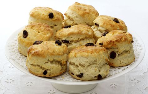 scones Raisin Tea Biscuits, Raisin Biscuits, Tea Lifestyle, Happy List, Tea Biscuit, Milk Gravy, Baking 101, Easy Brunch Recipes, Biscuit Recipes