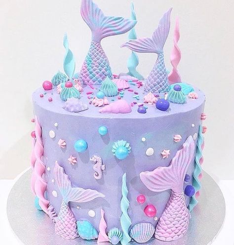 🧜🏻‍♀️The Mermaid Page🧜🏻‍♀️ on Instagram: “Amazing mermaid cake by @deni_elizabeth !😍 _ _ _ #mermaid #mermaidmusthaves #siren #mermaidlife #mermaidvibes #mermaidians #mermazing…” Gökkuşaği Pasta, 4de Verjaardag, Mermaid Birthday Cakes, Magic Cake, Mermaid Theme Birthday, Mermaid Cakes, Cupcake Cake, Mermaid Birthday Party, Birthday Party Cake