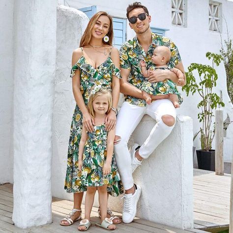 Matching Family Summer Outfits, Luau Family Outfits, Family Get Together Outfit, Family Matching Outfits Photography, Family Vacation Outfits, Mom Outfit Summer, Mom Outfits Summer, Summer Mom Outfits, Moms Outfit