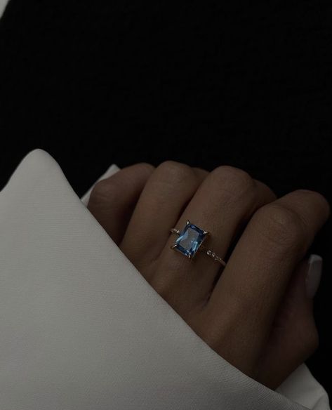 Ring Aesthetic, Gigi Hadid Looks, Helix Ring, Aesthetic Rings, Blue Diamond Ring, Body Is A Temple, Engagement Rings Bridal Sets, Classic Style Women, Glitz And Glam