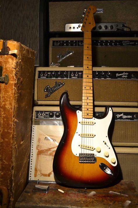 Electric Guitar Fender Stratocaster, Stratocaster Aesthetic, Sunburst Stratocaster, Electric Guitar Fender, Fender Stratocaster Sunburst, Sunburst Guitar, Fender Guitars Stratocaster, Guitar Aesthetic, Guitar Fender