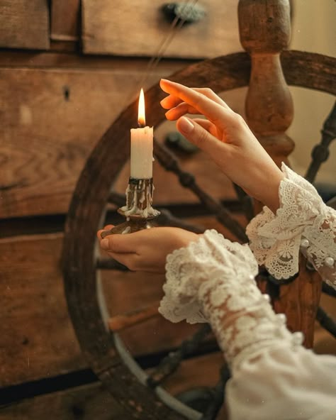 Beau Film, Light Academia Aesthetic, Victorian Aesthetic, Anne With An E, Anne Shirley, Witch Aesthetic, Anne Of Green, Cottagecore Aesthetic, Dark Academia Aesthetic