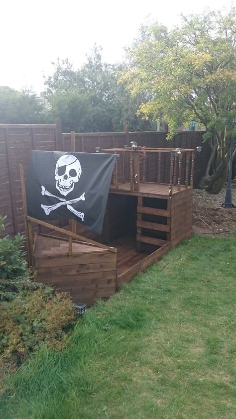 Garden pirate ship climbing frame playhouse Backyard Pirate Ship Diy, Diy Outdoor Pirate Ship, Outdoor Pirate Ship, Pirate Garden Ideas, Diy Outdoor Play, Pirate Garden, Backyard Pirate Ship, Diy Pirate Ship, Pirate Playground Ideas