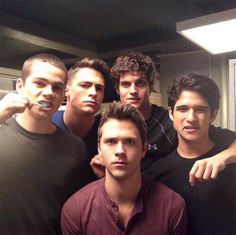 Too much sexy in one picture Jackson Wittemore, Teen Wolf Actors, Stiles Teen Wolf, Wolf Tyler, Teen Wolf Scott, Dylan Obrian, Dylan Obrien, Teen Wolf Funny, Teen Wolf Mtv