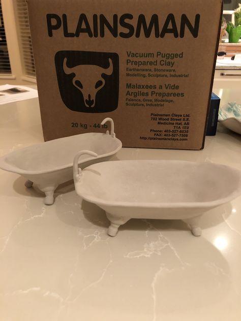 Mini claw foot bathtub planters or soap dishes. Your choice! #ceramics #handbuilt #clay #pottery Clay Bathtub Sculpture, Clay Bathtub, Polymer Clay Soap Dish, Bathtub Ceramic, Claw Foot Bathtub, Ceramic Bathtub, Pottery Soap Dish, Sculpture Art Clay, Ceramic Texture