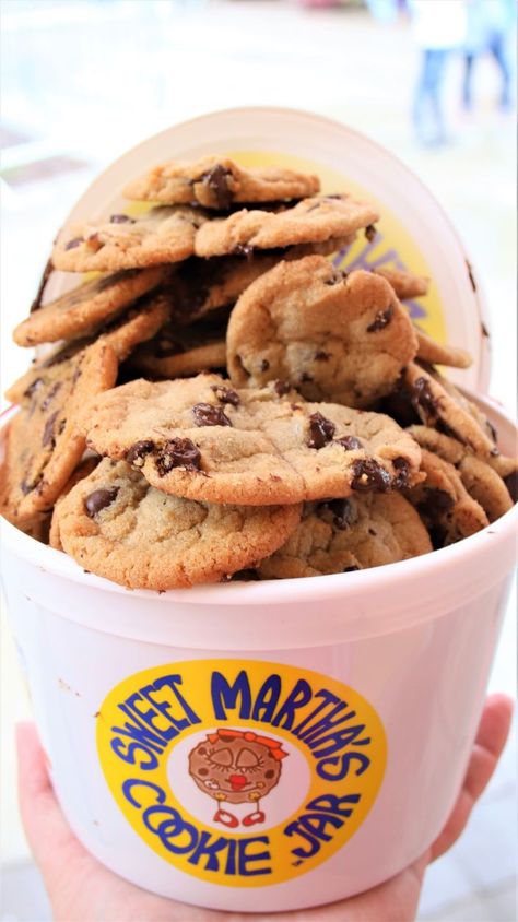 Foodies guide to the Minnesota State Fair. Sweet Marthas Cookies are a long time favorite and the reason I discovered the fair. Minnesota Bucket List, Minnesota Food, State Fair Food, Minnesota State Fair, Carnival Food, Usa Food, Fair Food, Sweet Cookies, Minnesota State