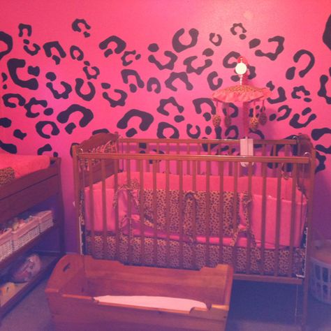 Cheetah baby room <3 Pink Cheetah Bedroom Ideas, Light Pink And Cheetah Bedroom, Pink Leopard Nursery, Cheetah Nursery Baby Girl, Hot Pink Cheetah Print Room, Cheetah Baby Nursery, Hello Kitty Baby, Baby Leopard, Future Mommy