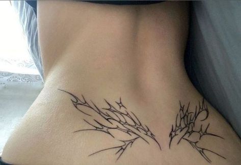 Tattoo On Back Men, Tramp Stand Tattoo, Back Wings Tattoo, Low Back Tattoo Women, Back Tattoo Women Spine, Lower Back Tattoo Designs, Science Tattoos, Belly Tattoos, Meaningful Tattoo Quotes