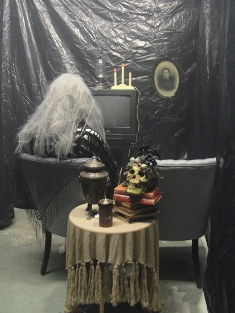 129 World`s Insanest Scary Halloween Haunted House Ideas Halloween Garage, Haunted Maze, Halloween Maze, Haunted House Diy, Casa Halloween, Halloween Prop, Adornos Halloween, Dekor Diy, Scary Halloween Decorations