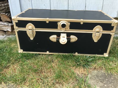 Refinished Trunk, Vintage Trunks Makeover, Antique Trunk Makeover, Trunk Diy, Trunk Redo, Home Renovation Diy, Coffee Tables Ideas, Antique Trunk Restoration, Suitcase Ideas