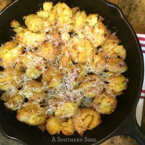 cast iron crispy potatoes Eating On A Dime Recipes, Best Veggies, Veggies Pasta, Pasta Soups, A Southern Soul, Cooking Potatoes, Grilled Sweet Potatoes, Food Potatoes, Crushed Potatoes