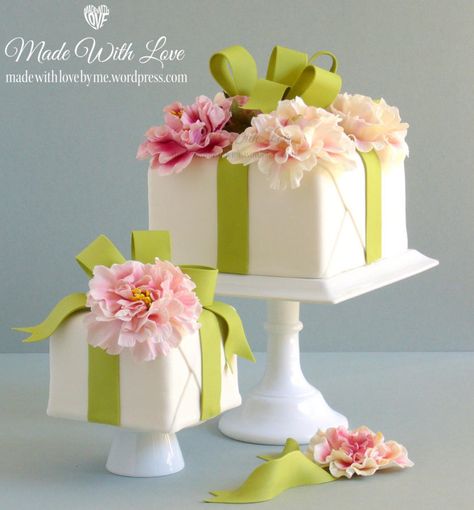 Sugarcraft Flowers, Beautiful Cake Pictures, Box Cakes, Cakes Decorated, Present Cake, Patisserie Fine, Gift Box Cakes, Cake Pictures, Decorated Cakes