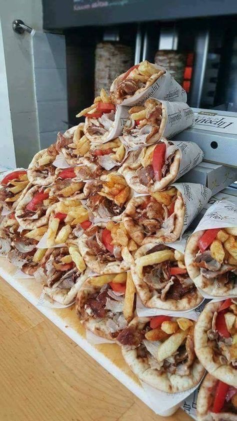 Greek Souvlaki, Santorini Restaurants, Lindos Greece, Cavo Tagoo Mykonos, Greek Gyros, Greece Food, Greek Food, Kebabs, Sweets Recipes