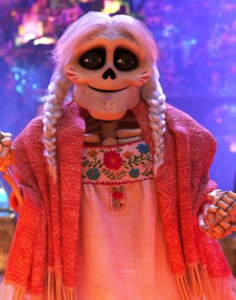 Mama Coco Costume, Mama Coco Wallpaper, Coco Movie Costume Ideas, Coco Movie Characters, Coco Characters, Mama Coco Movie, Coco Costume, Mama Coco, Disney Coco