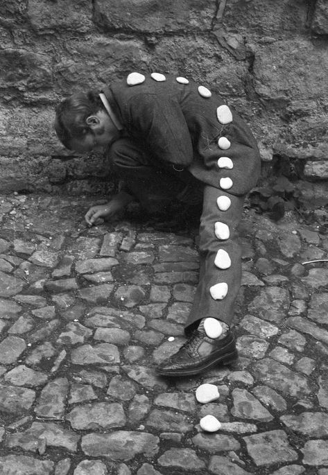 stone curve Tony Cragg, Arte Inspo, Snl, Land Art, White Photography, Performance Art, Sloth, Art Direction, Photography Inspiration