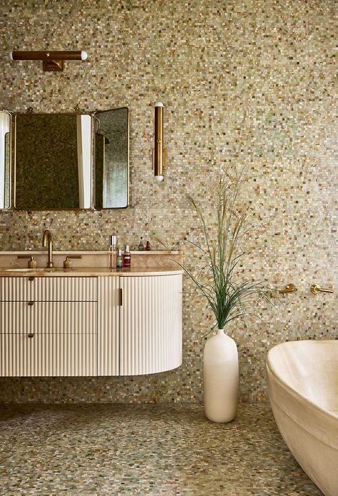 Mosaic Tile Defies Its Dated Rap in This Dreamy Bathroom Nantucket Bathroom, Mosaic Tiles Bathroom, Green Onyx Tile, Green Mosaic Tile, Bohemian Tiles, Mosaic Bathroom Tile, Living Room And Kitchen Design, Mosaic Tile Designs, Ikea Table