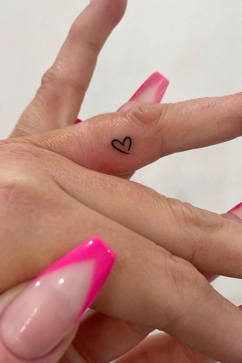 Mesmerizing And Unique Heart Tattoos To Express Yourself ★ Unique Heart Tattoos, Heart Tattoo Ideas, Little Heart Tattoos, Cute Tattoos With Meaning, Heart Tattoo On Finger, Simple Heart Tattoos, Cute Finger Tattoos, Cute Simple Tattoos, Basic Tattoos