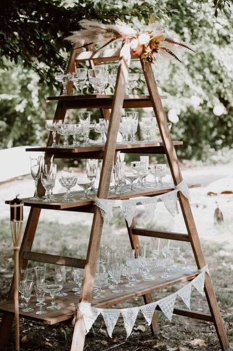 Wedding Picnic Reception, Barbecue Wedding, Old Wooden Ladders, Boho Wedding Dress With Sleeves, Vintage Boho Wedding, Rustic Wedding Decorations, Vintage Home Accessories, Champagne Bar, Picnic Wedding