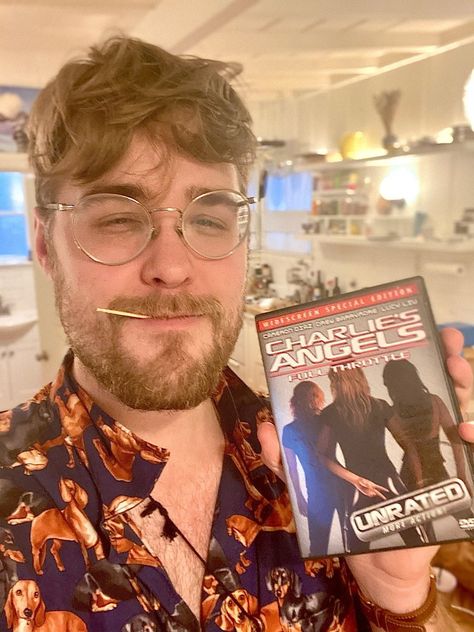 Guy With Glasses, Charlie's Angels Full Throttle, Garrett Watts, Lil Boy, Charlies Angels, Tom Hiddleston, Mens Glasses, Favorite Person, Character Inspiration