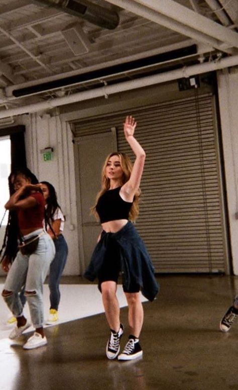 Sabrina Carpenter Style, Dancer Lifestyle, Sabrina Carpenter Outfits, Dance Aesthetic, Dancing Aesthetic, Girl Meets World, Dance Life, Nova York, Vision Board 2023