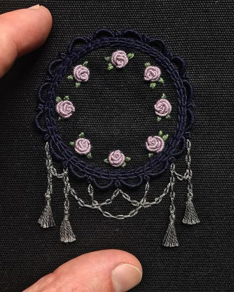 Cable Chain Stitch, Embroidery Stitches Tutorial, Hand Embroidery Flowers, Hand Embroidery Art, Crewel Embroidery, Hand Embroidery Stitches, Embroidery Craft, Hand Embroidery Patterns, Embroidery Cross