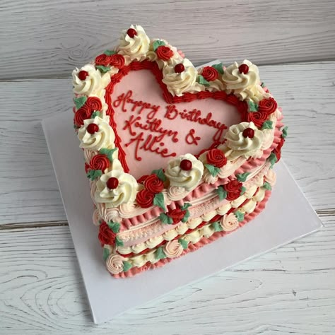 Heart Shaped Lambeth Cake, 3 Tier Heart Cake, Vintage Cake Decor, Christmas Heart Cake, Heart Cake Simple, Heart Shaped Cakes Birthday, Cute Heart Cake, Cake With Buttercream Roses, Fall Cakes Decorating