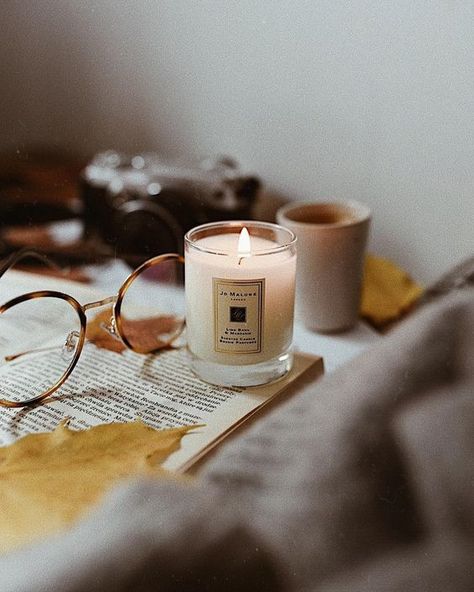 Hygge Activities, Autumn Hygge, Hygge Aesthetic, Hygge Life, Candles Photography, Hygge Lifestyle, Hygge Decor, Candle Aesthetic, Photo Candles