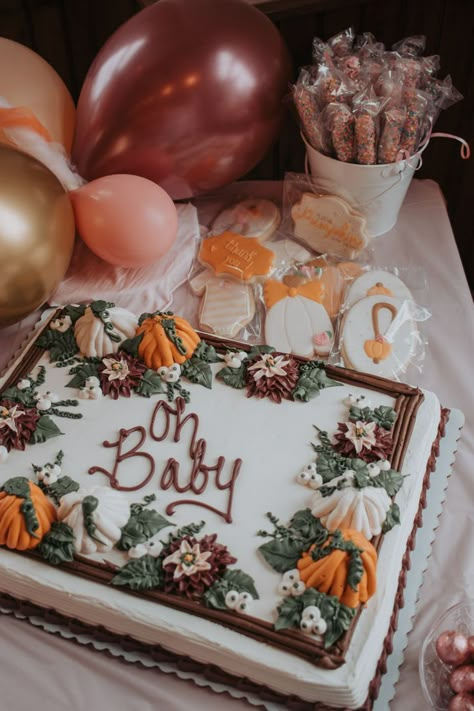 Pumpkin Themed Gender Reveal Party Ideas, Baby Shower Ideas For November, October Baby Shower Food Ideas, Pumpkin Baby Shower Cake Girl, Fall Theme Baby Shower Cake, Fall Baby Shower Cake For Boys, Fall Baby Shower Cakes Girl, Fall Themed Baby Shower Ideas Boys, Baby Shower Pumpkin Cake