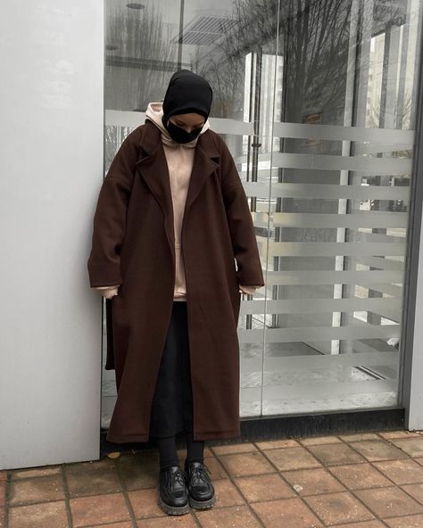 Brown Coat Outfit Hijab, Long Coat Outfit Hijab, Brown Coat Outfit, Long Brown Coat, Long Coat Outfit, Outfit Modest, Hijabi Outfit, Anime Muslim, Hijab Outfits