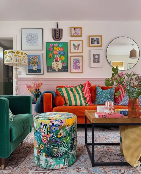 Girly House Decor, Colorful Room Decor, Orange Sofa, Interior Design Per La Casa, Dopamine Decor, Colourful Living Room, Maximalist Decor, Design Del Prodotto, Style Deco