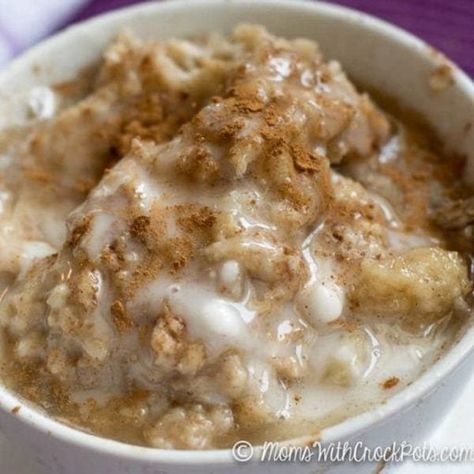 Slow Cooker Oatmeal Recipes, Cinnamon Roll Oatmeal, Christmas Crockpot Recipes, Best Oatmeal Recipe, Lite Meals, Yummy Nummies, Crockpot Oatmeal, Overnight Breakfast Recipes, Slow Cooker Oatmeal