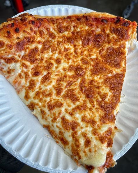 Johnny L | Call me crazy but Costco might have the most underrated cheese pizza slice in the city 👀 ... An elite slice for $2.59 is… | Instagram Costco Pizza, Toronto Food, I Love Pizza, Food Therapy, Sweet Snacks Recipes, Pizza Slice, Journal Inspo, Food Obsession, Cafe Food